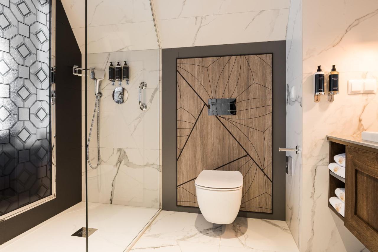 Nosalowy Park Hotel & Spa ザコパネ エクステリア 写真 A modern bathroom