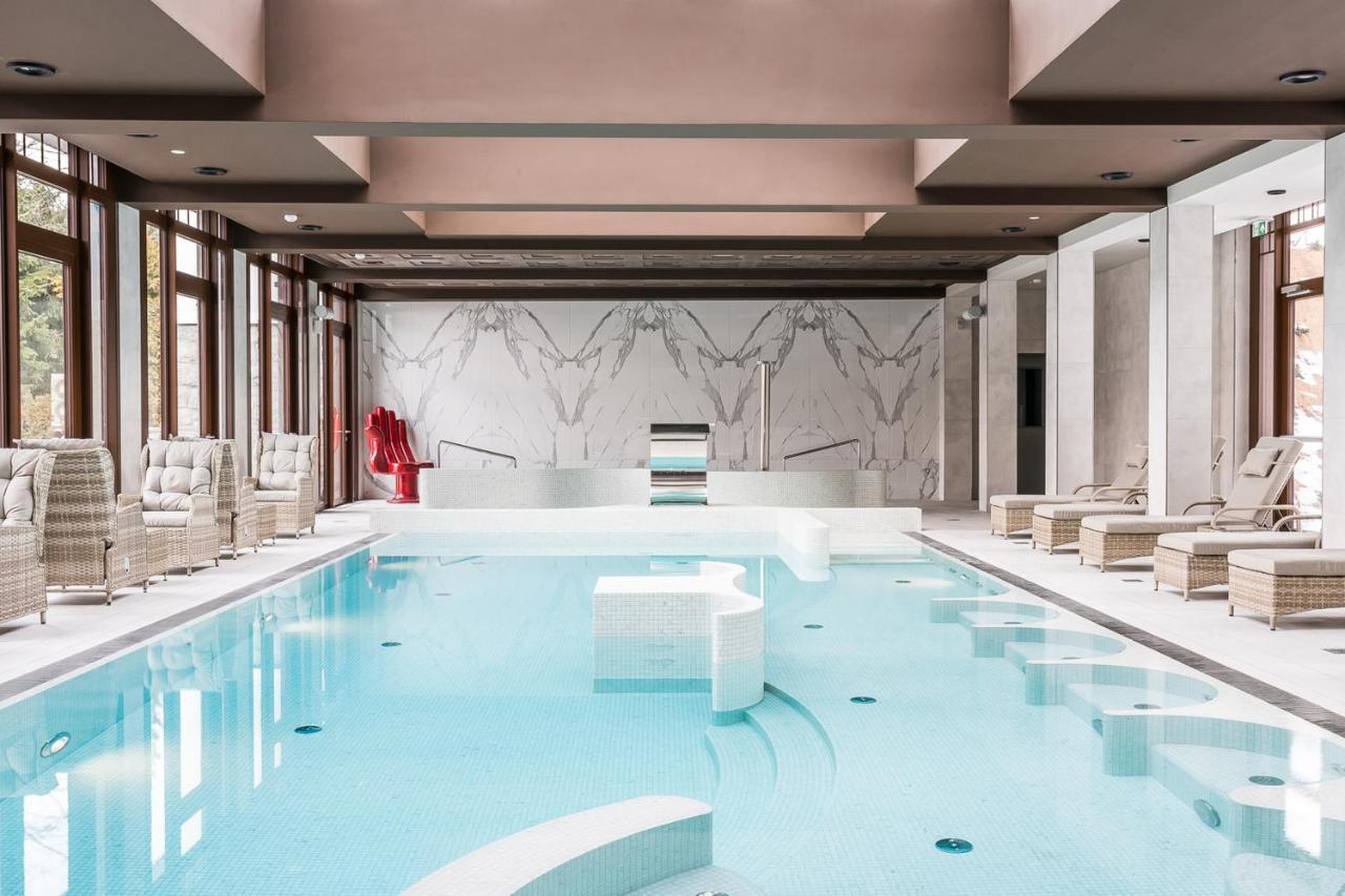 Nosalowy Park Hotel & Spa ザコパネ エクステリア 写真 The swimming pool at the Hotel de la Paix