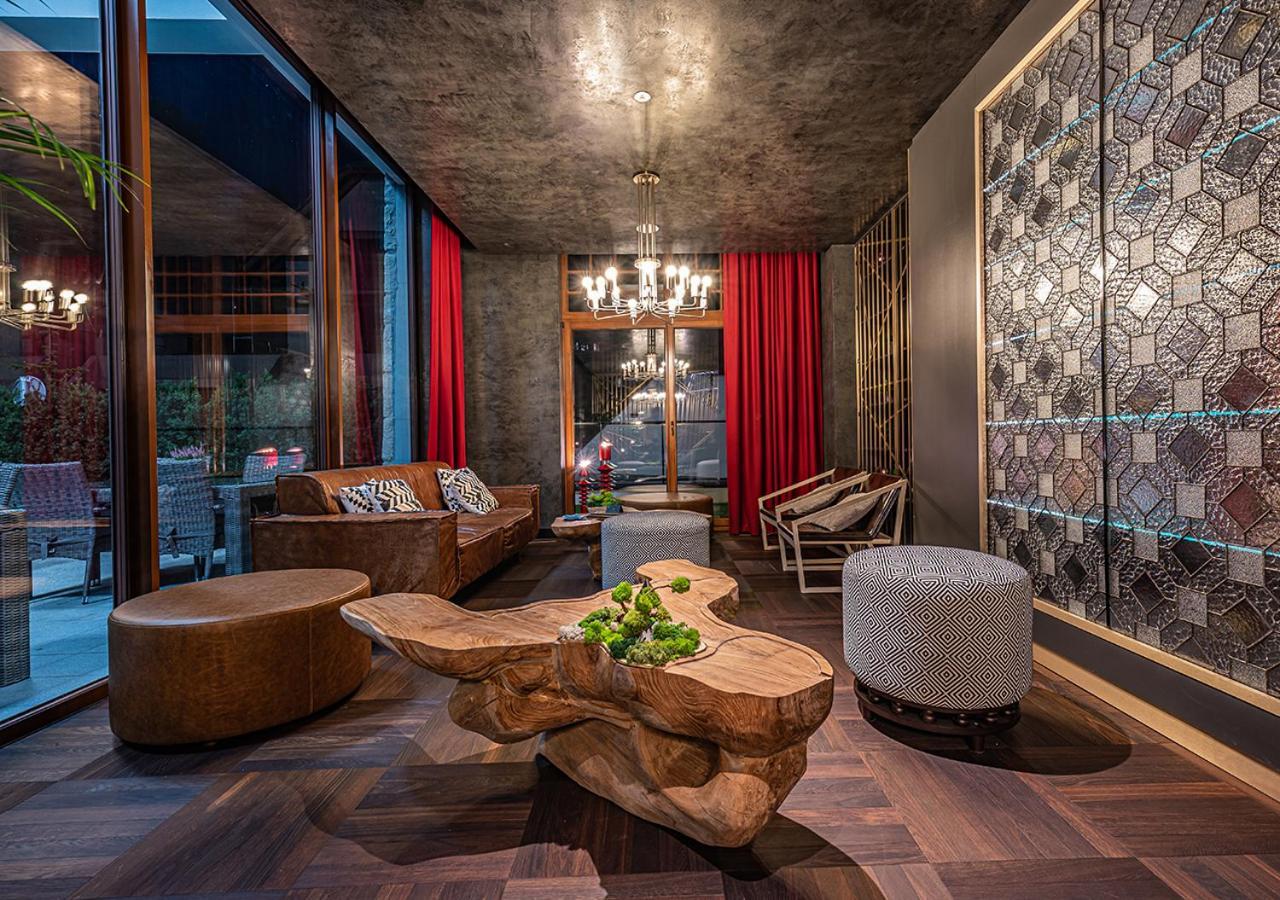 Nosalowy Park Hotel & Spa ザコパネ エクステリア 写真 The lobby of the hotel